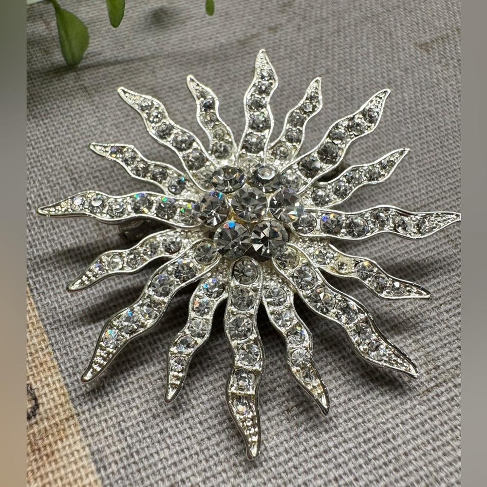 New Charter Club Clear Faceted Crystal Sun Silver Tone Pin Brooch 2” - Boxed